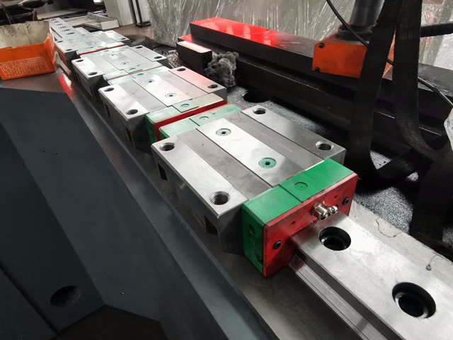 數(shù)控龍門(mén)銑床線規(guī)的優(yōu)缺點(diǎn)及更換線軌一般要多少錢(qián)